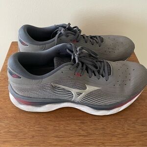 MIZUNO
WAVE SKY 5 FITNESS WORKOUT ATHLETIC AND TRAINING SHOES